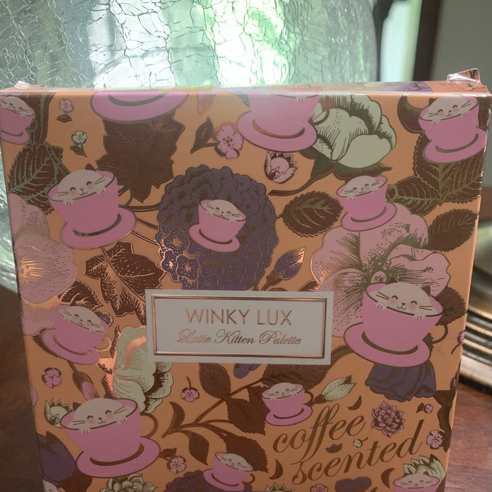 Winky Lux Latte Kitten Palette with Warm Tones